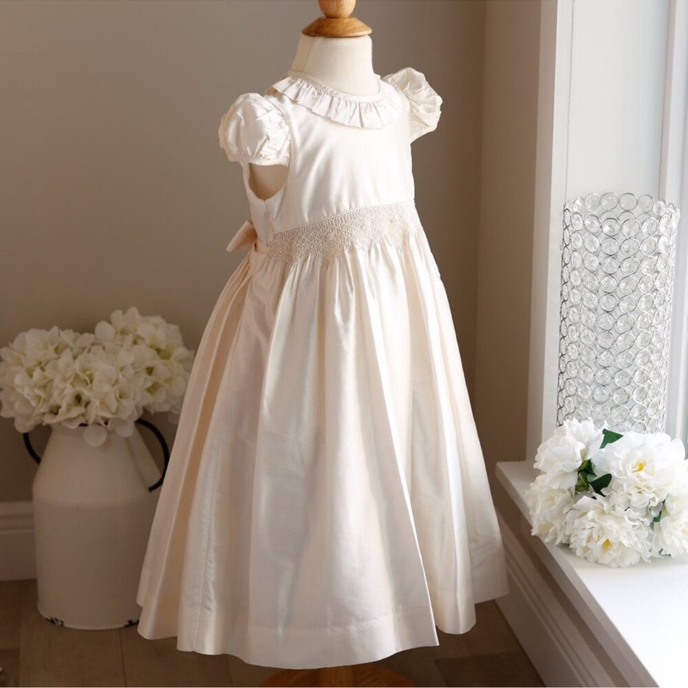 Ivory Silk Smocked Dress Flower Girl Special Occasion Portrait Size 6 NWOT